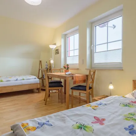 Rotmilan 度假居 *